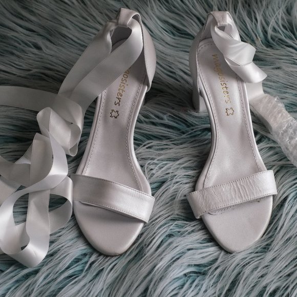 White heels - Picture 3 of 11